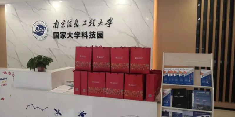 前台.jpg 前台.jpg